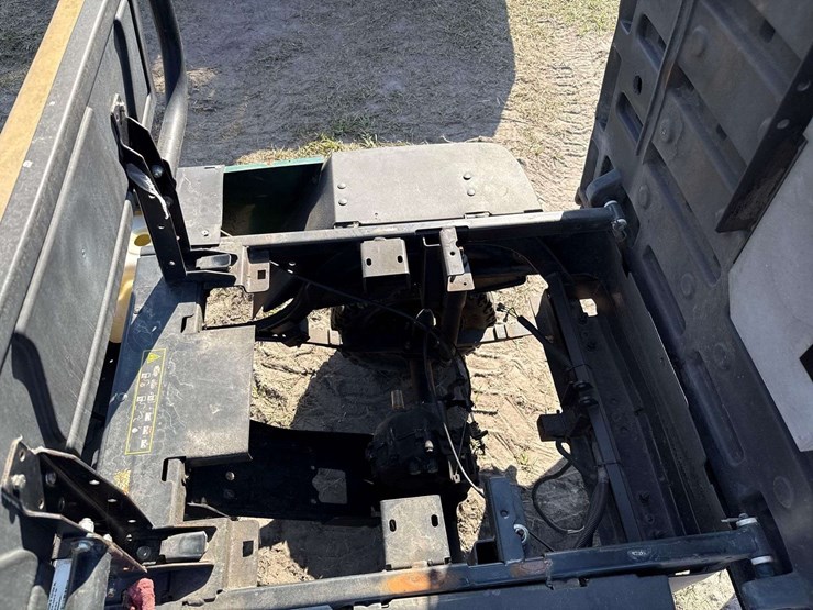 2004-e-z-go-terrain-1000-g-electric-utility-cart-image-9