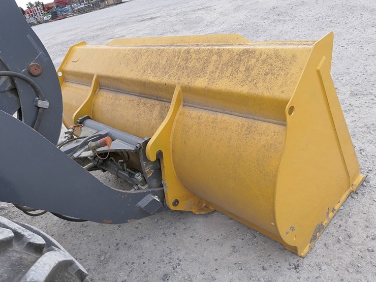 2012-deere-324j-image-22