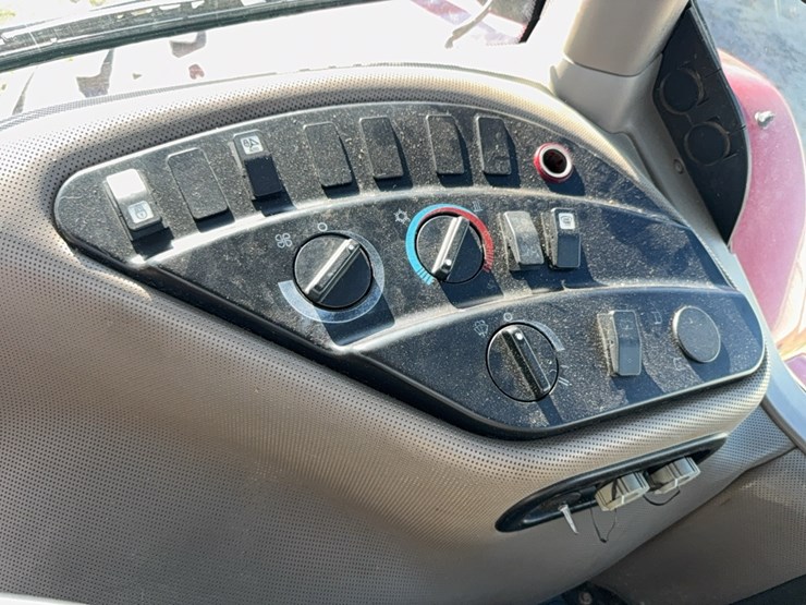 2017-case-ih-magnum-250-image-111