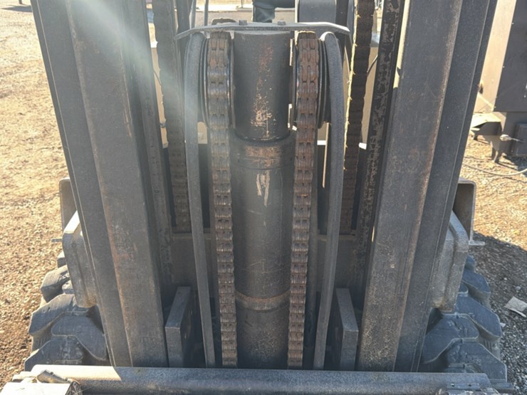 #1353-•-yale-gtc080-forklift-image-29