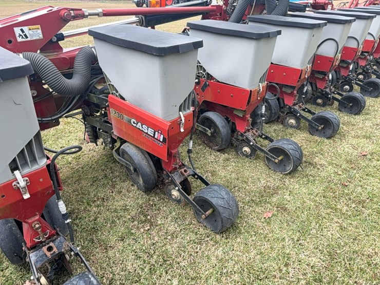 case-ih-1230-image-27