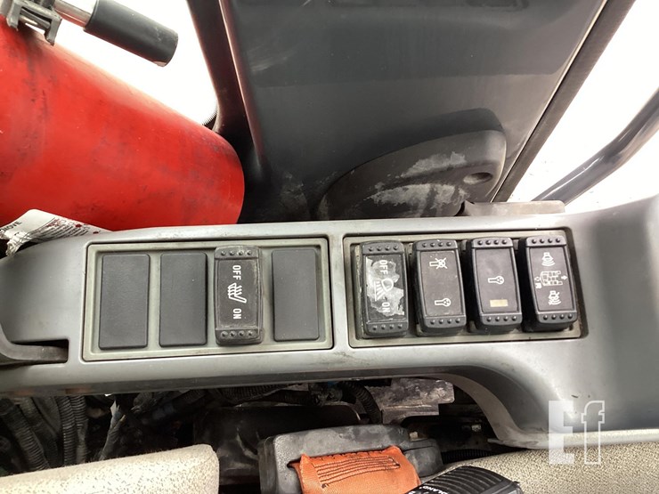 2019-deere-245g-lc-image-15