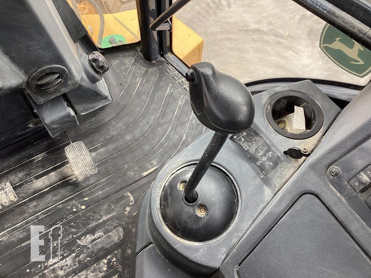 2017-deere-410l-image-17