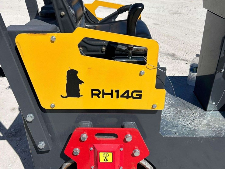 groundhog-rh14g-vibratory-articulated-tandem-smooth-drum-roller-image-20