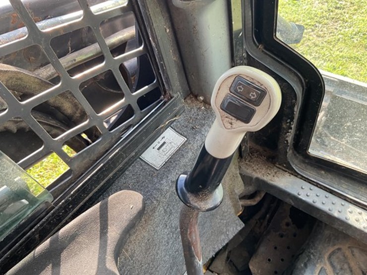 2007-new-holland-l185-image-26