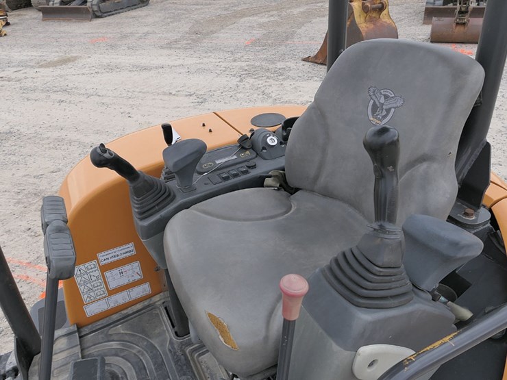 2019-case-cx37c-image-22