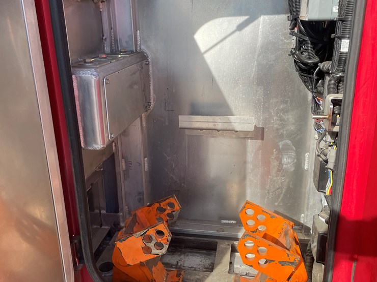 #3824-•-2019-peterbilt-heavy-rotator-(has-mn-title-in-delay,-may-take-6-8-weeks)-image-81