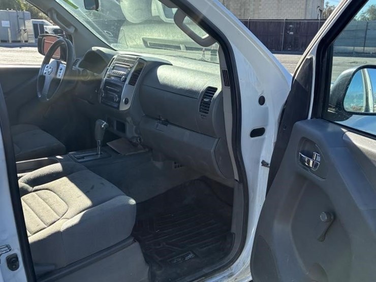 2016-nissan-frontier-image-8