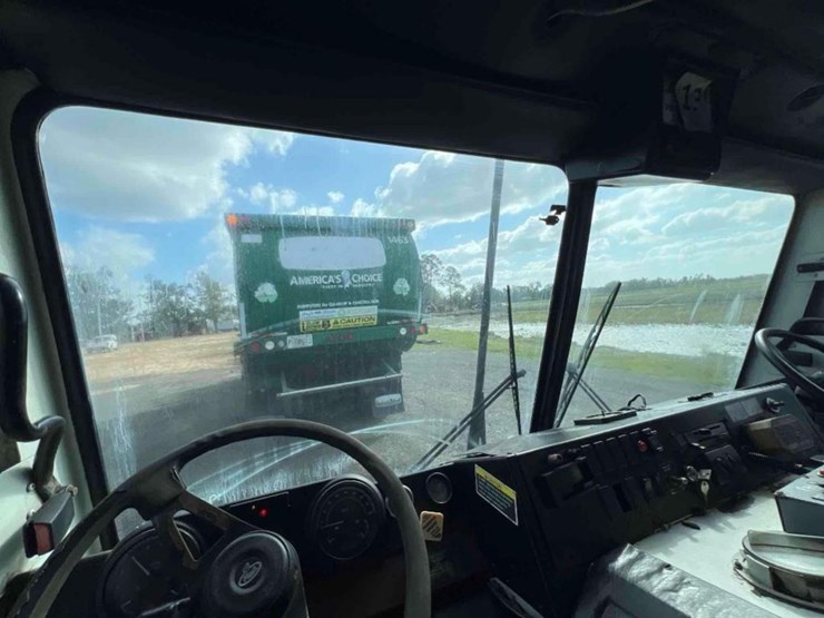 2013-mack-leu633-image-41