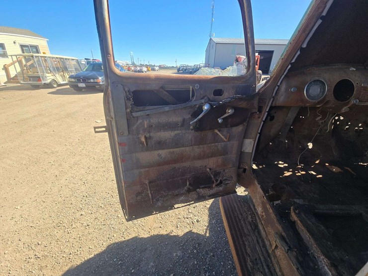 1949-chevrolet-suburban-image-9