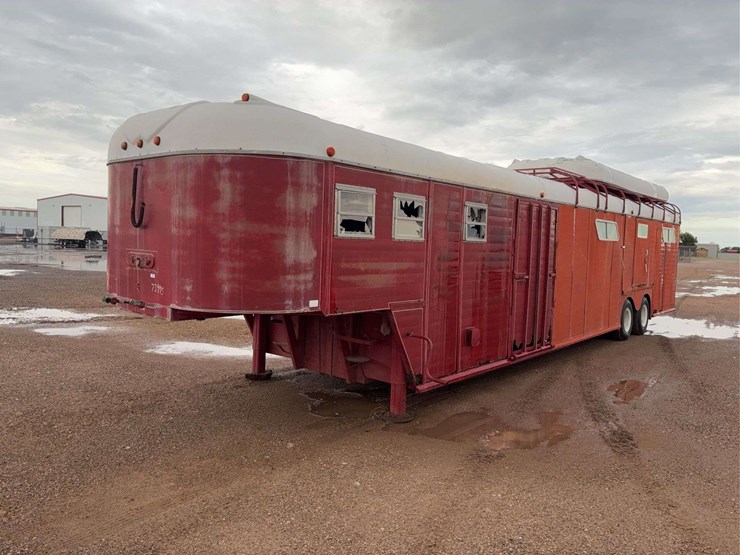 horse-transport-5th-wheel-livestock-trailer-image-1