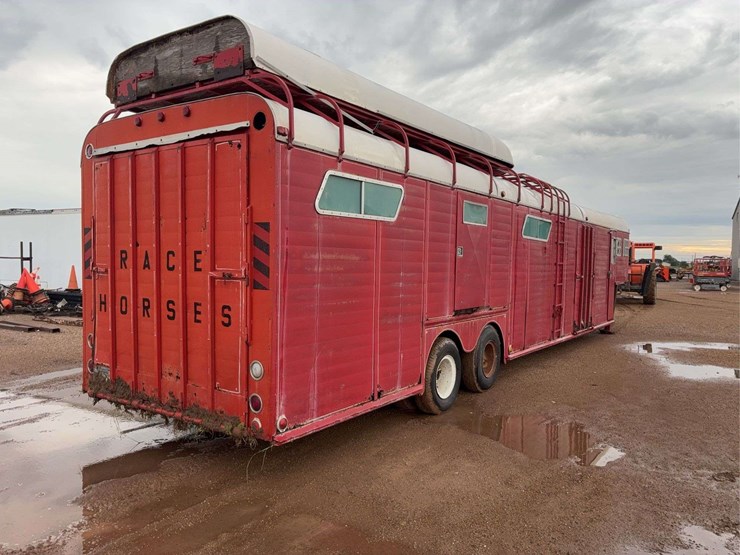 horse-transport-5th-wheel-livestock-trailer-image-3