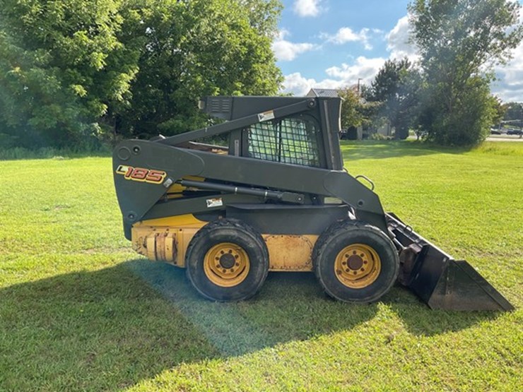 2007-new-holland-l185-image-4