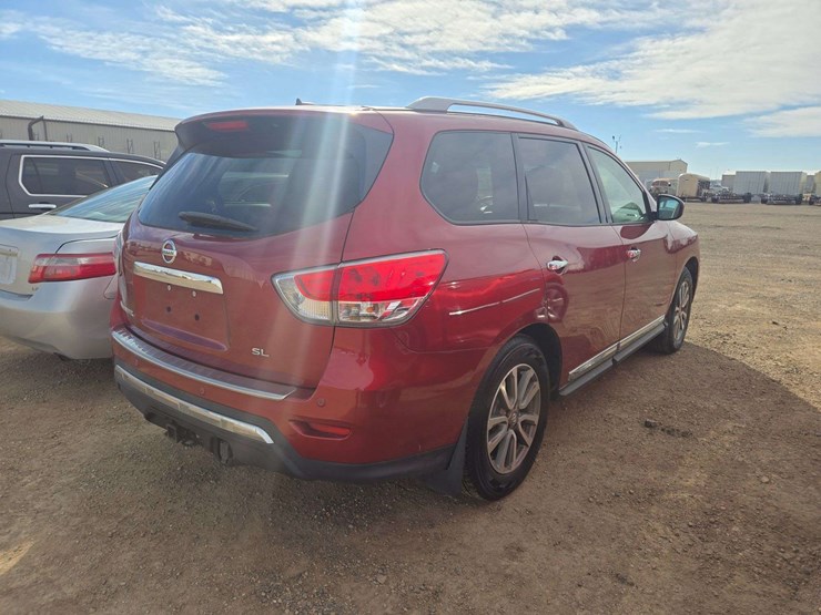 2014-nissan-pathfinder-sl-image-3