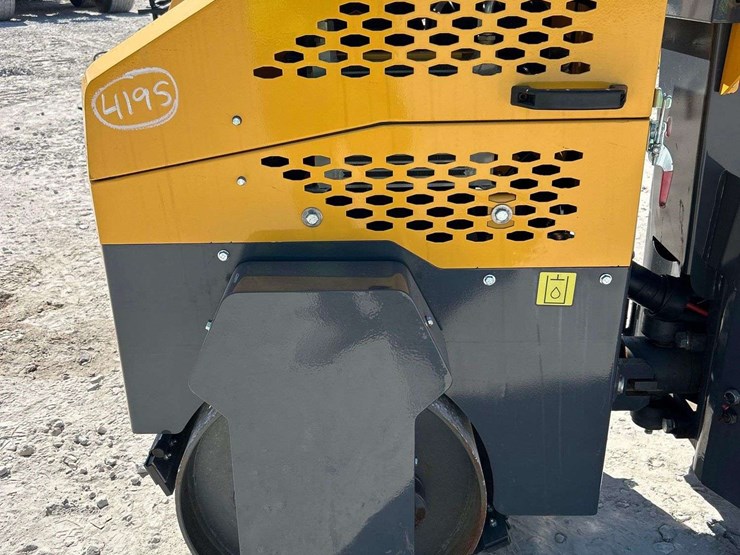 groundhog-rh14g-vibratory-articulated-tandem-smooth-drum-roller-image-18