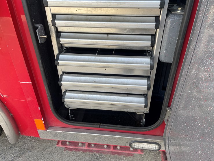 #3822-•-2019-peterbilt-heavy-rotator-truck-(has-mn-title-in-delay,-may-take-6-8-weeks)-image-92