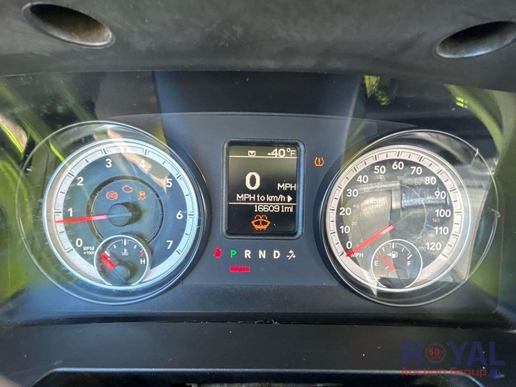 2015-dodge-ram-1500-image-17