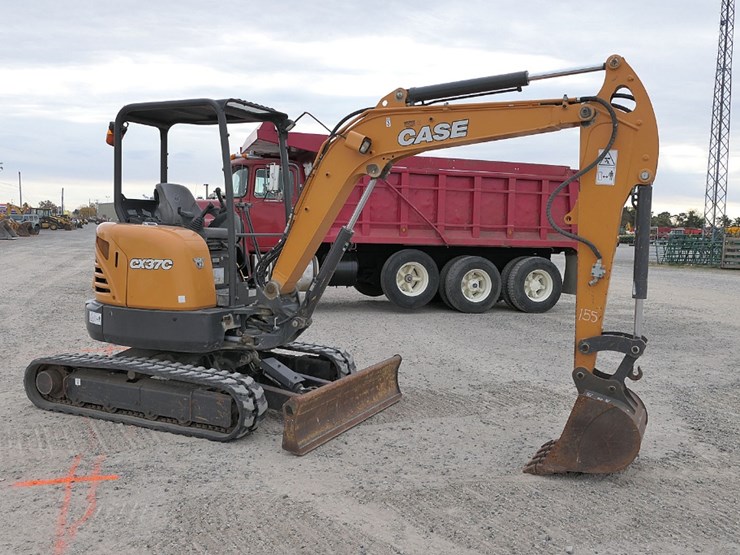 2019-case-cx37c-image-5