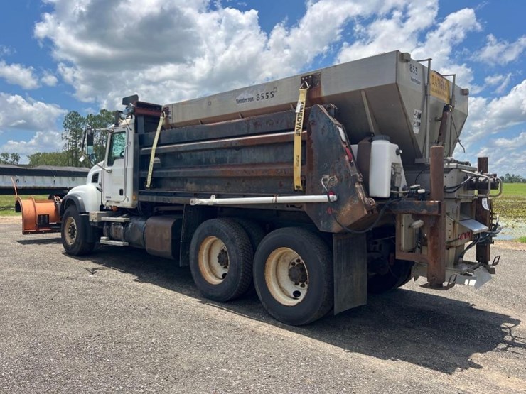 mack-granite-cv713-image-2