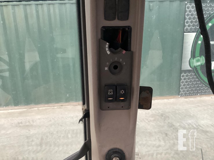 2012-volvo-bl70b-image-17