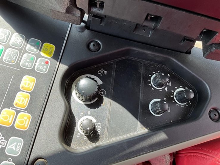 2020-case-ih-magnum-180-image-25