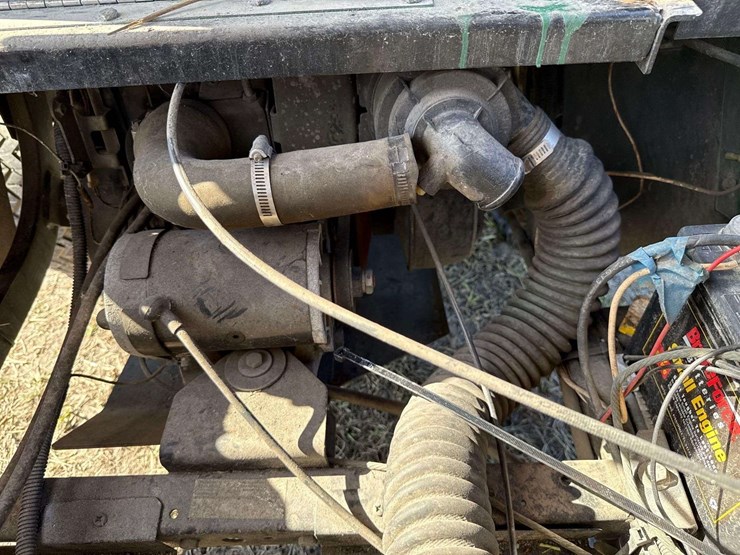 2004-e-z-go-st350-gas-utility-cart-image-10