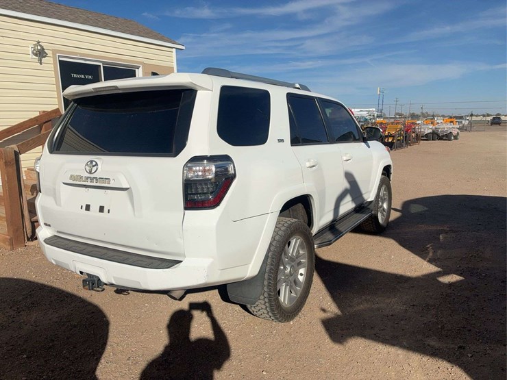 2016-toyota-4-runner-image-3