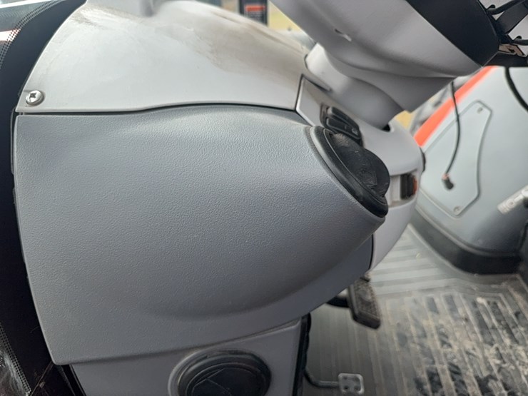 kubota-m7-172-premium-image-95