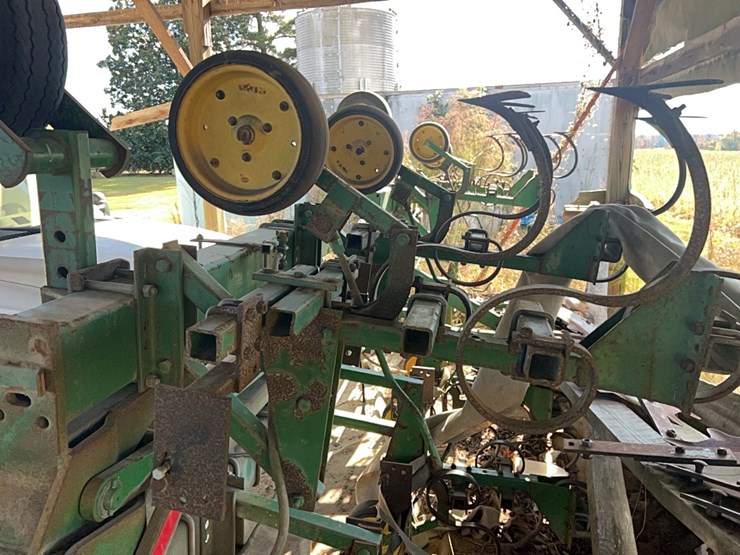 john-deere-8-image-2