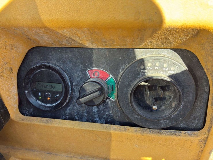 yale-electric-pallet-jack-image-5