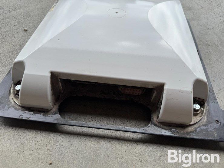 case-ih-372-guidance-globe-image-10