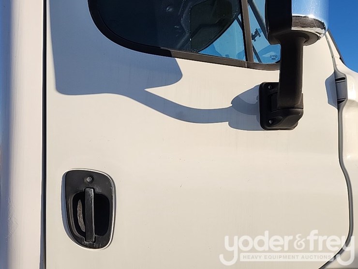 2017-freightliner-cascadia-image-36