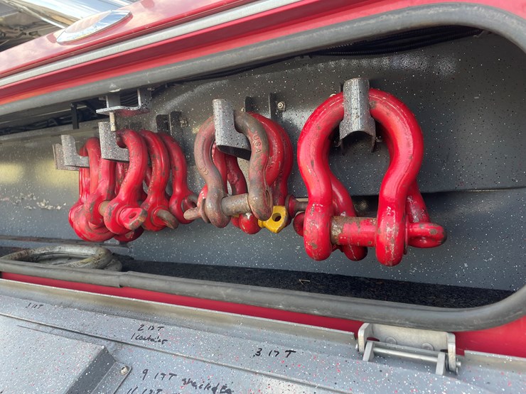 #3822-•-2019-peterbilt-heavy-rotator-truck-(has-mn-title-in-delay,-may-take-6-8-weeks)-image-94