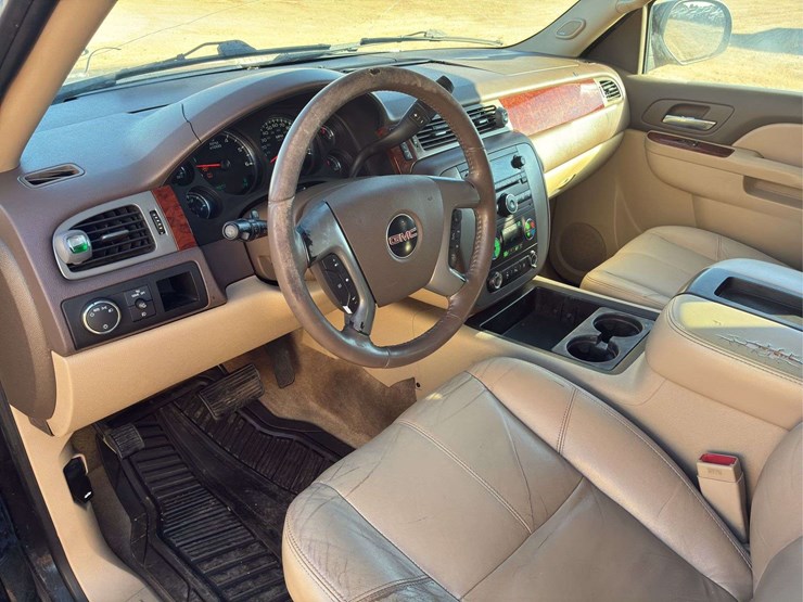 2011-gmc-yukon-xl-image-9