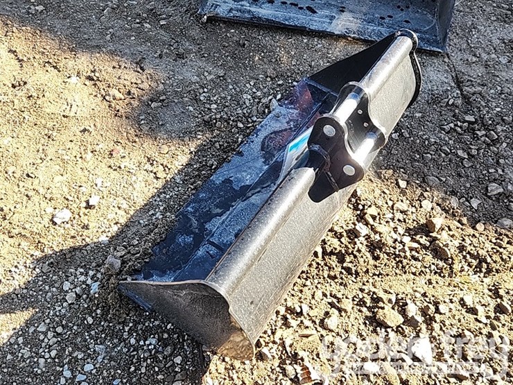 2025-32"-bucket-to-suit-mini-excavator-image-2