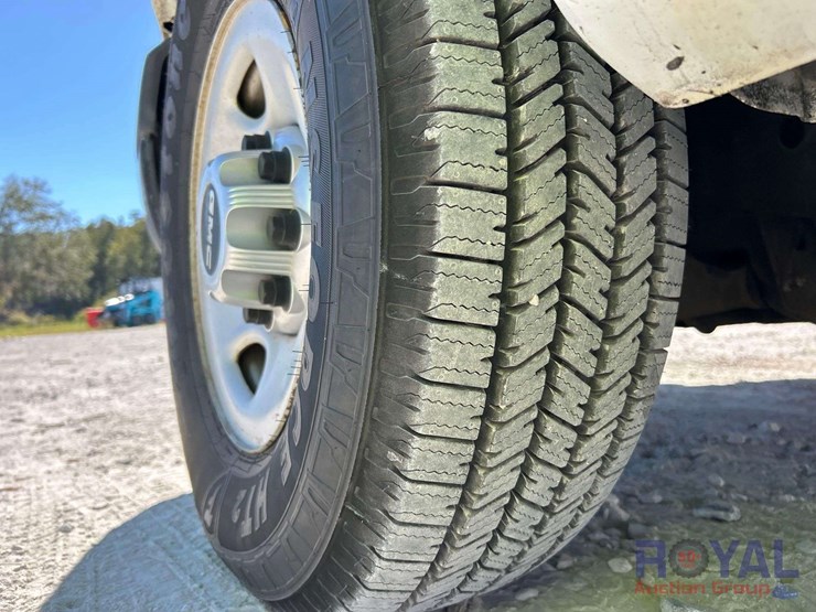 2012-gmc-3500-image-19