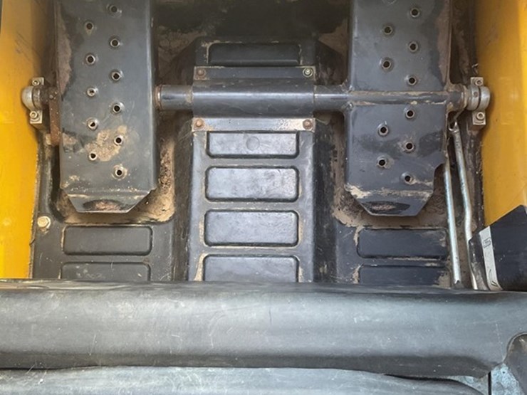 2012-new-holland-l225-image-19