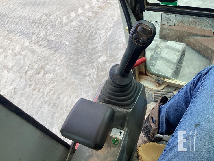 2013-takeuchi-tb180fr-image-20