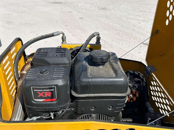 groundhog-rh14g-vibratory-articulated-tandem-smooth-drum-roller-image-7