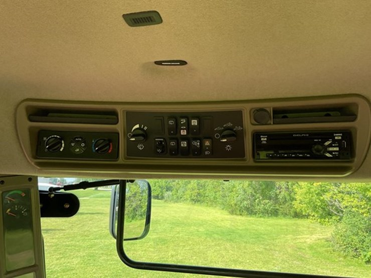 2015-case-ih-steiger-470-quadtrac-image-27