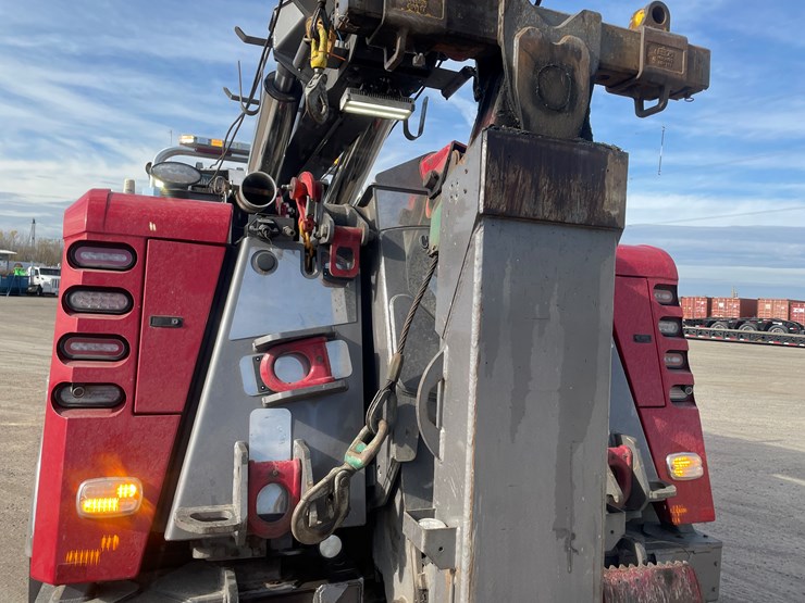 #3822-•-2019-peterbilt-heavy-rotator-truck-(has-mn-title-in-delay,-may-take-6-8-weeks)-image-30