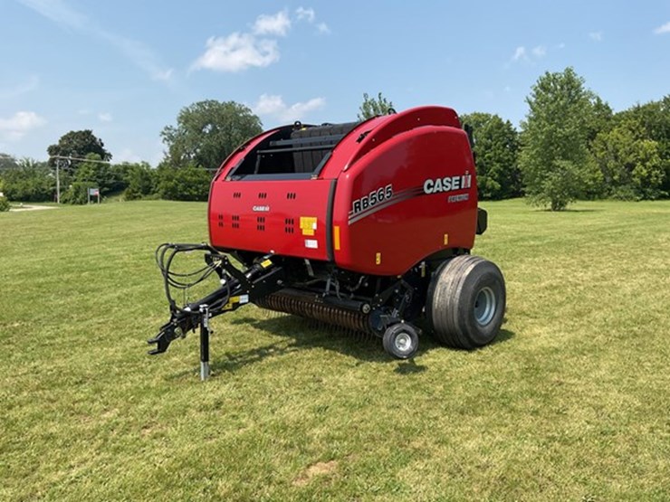 2022-case-ih-rb565-image-1