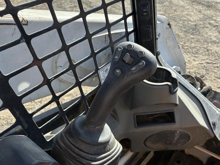 2019-bobcat-s570-image-16