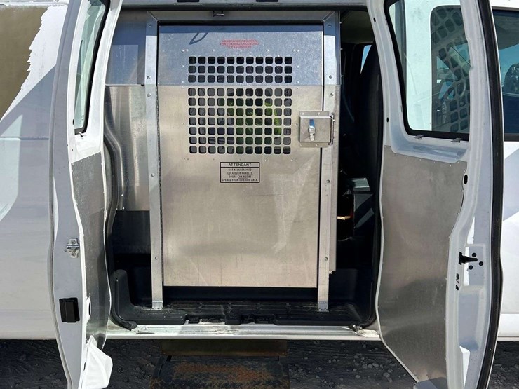 2012-gmc-3500-image-15