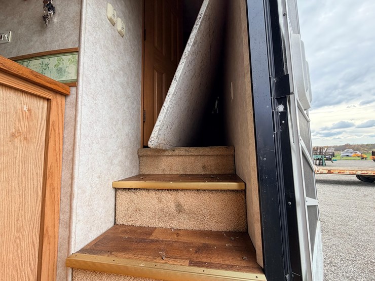 #2250-•-2005-nu-wa-hitchhiker-ii-ls-fifth-wheel-travel-trailer-image-25