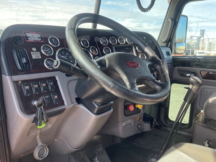 #3824-•-2019-peterbilt-heavy-rotator-(has-mn-title-in-delay,-may-take-6-8-weeks)-image-95