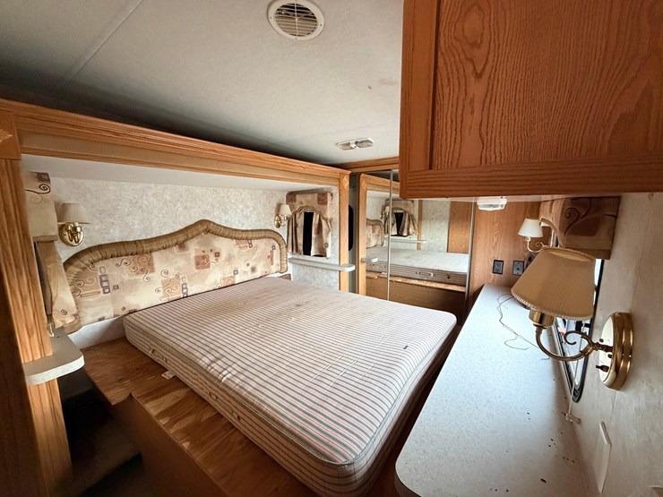 #2250-•-2005-nu-wa-hitchhiker-ii-ls-fifth-wheel-travel-trailer-image-34