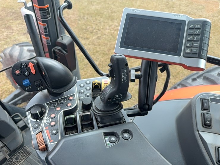 kubota-m7-172-premium-image-79