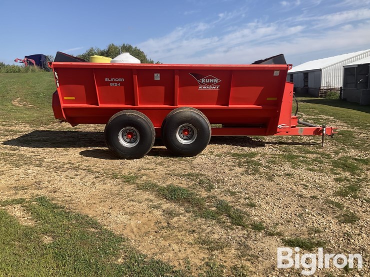 2012-kuhn-8124-slinger-manure-spreader-image-4