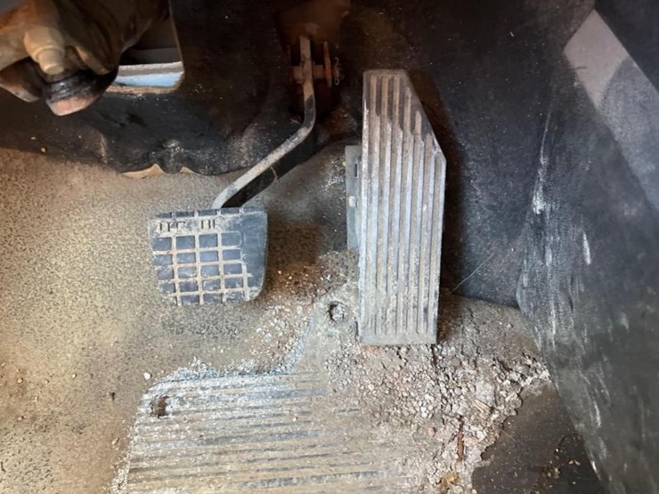 mack-granite-cv713-image-32